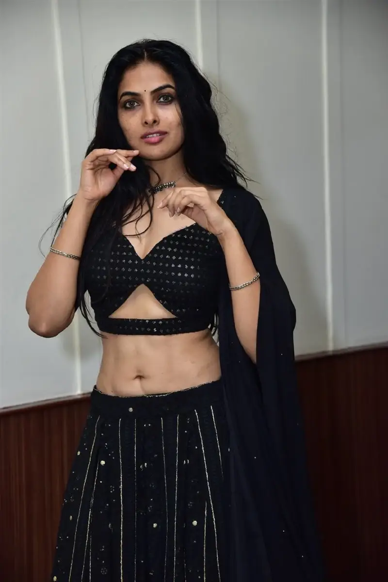 TELUGU ACTRESS DIVI VADTHYA IN BLACK LEHENGA CHOLI 19